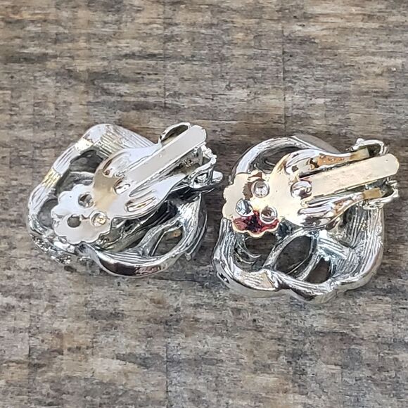 VINTAGE Silver-tone Clip-on Earrings - Picture 6 of 7